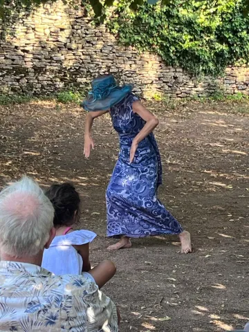 Femme à chapeau Ameugny 2